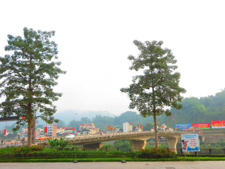 Bài số 3 .Những ngày ở Lào Cai , thành phố biên giới