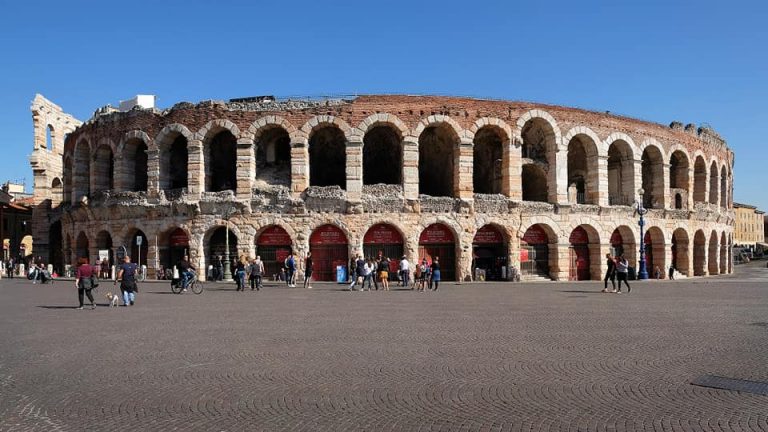 9. Verona , thành phố của ” Chuyện tình Romeo và Giulietta “
